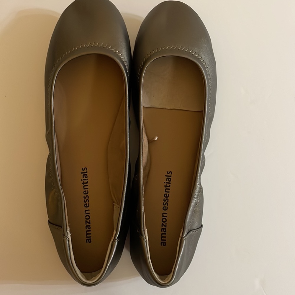 Amazon Essentials Metallic Flats - Picture 8 of 12